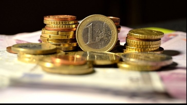 Euro a depăşit 4,84 lei la băncile comerciale
